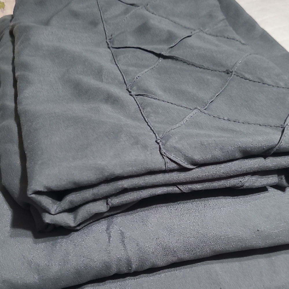 Charcoal Gray Quilted Queen Bed Sheets With 2 Cases